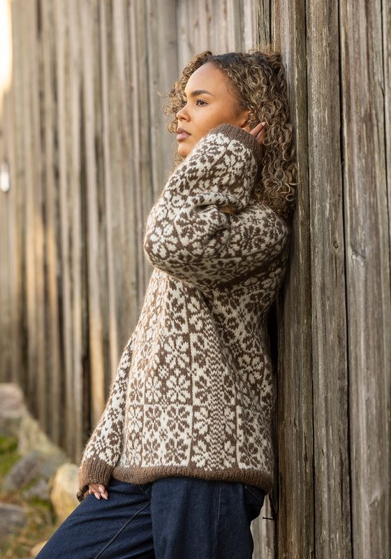 Blomsterstølen genser brun