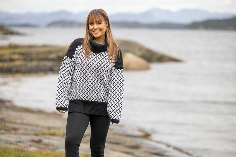 Young and Free genser-lang svart