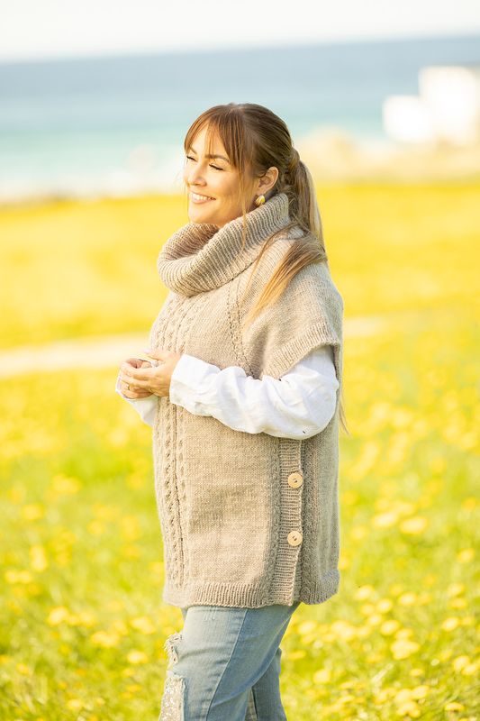 Snørose Poncho genser
